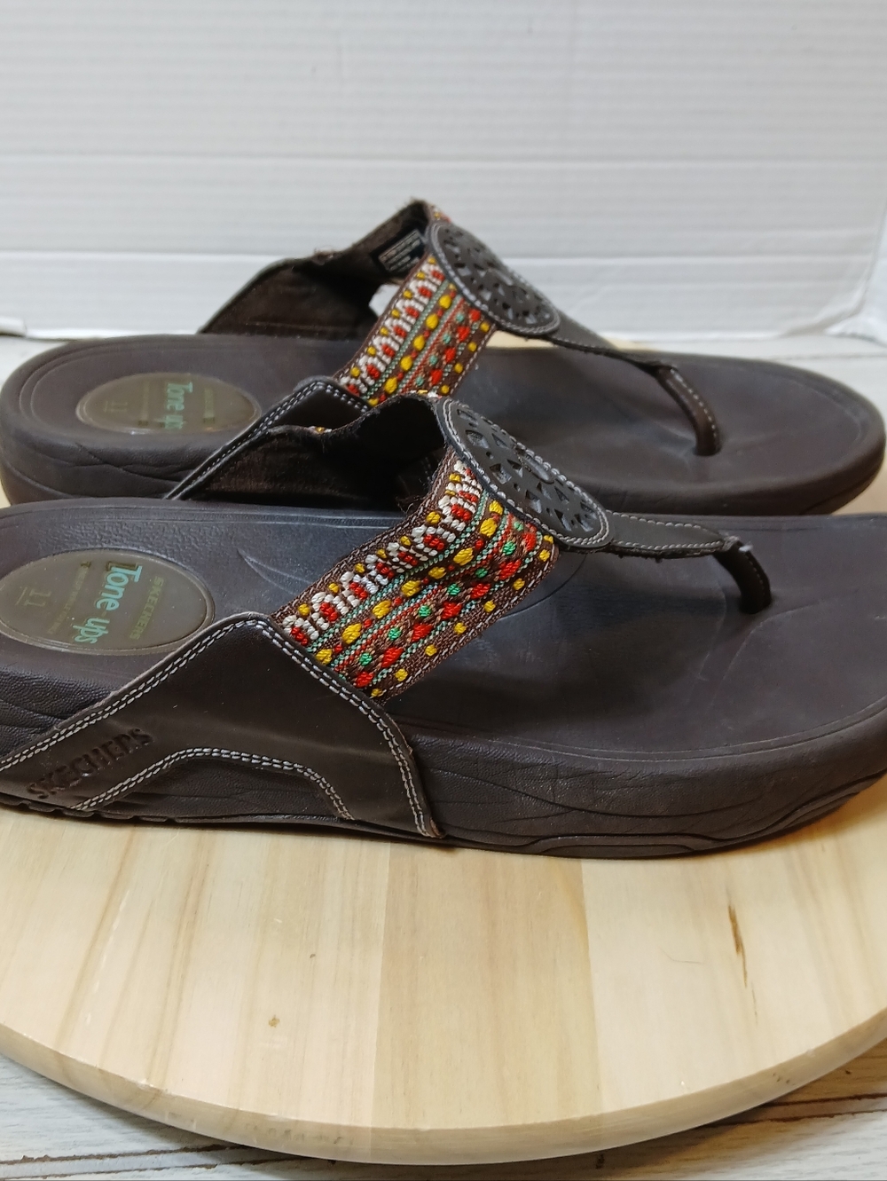 Skechers Tone Ups Thong Sandals Womens Size 11 Brown Leather Flip Flops 37588 